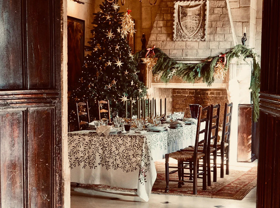 Tablecloth Mistletoe Kiss