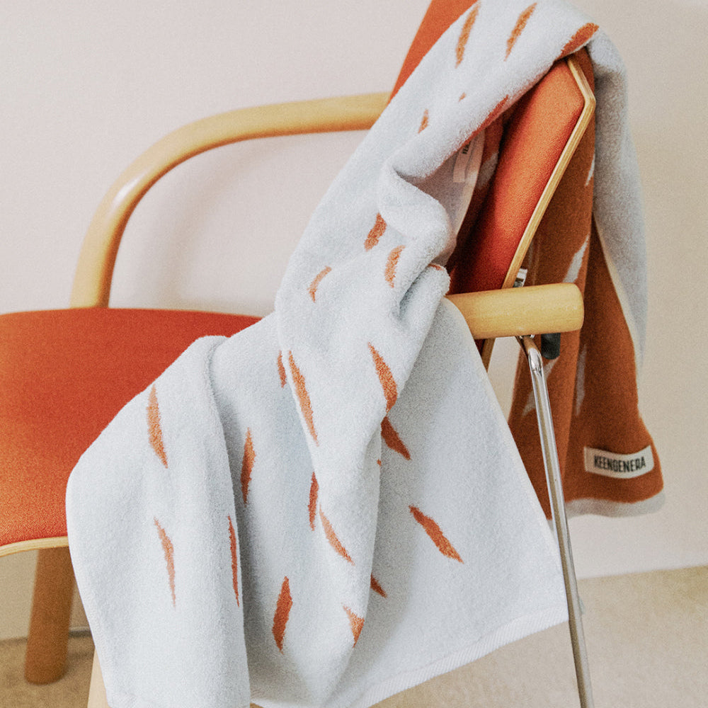 Sunshine Bath Towel / Twinkly