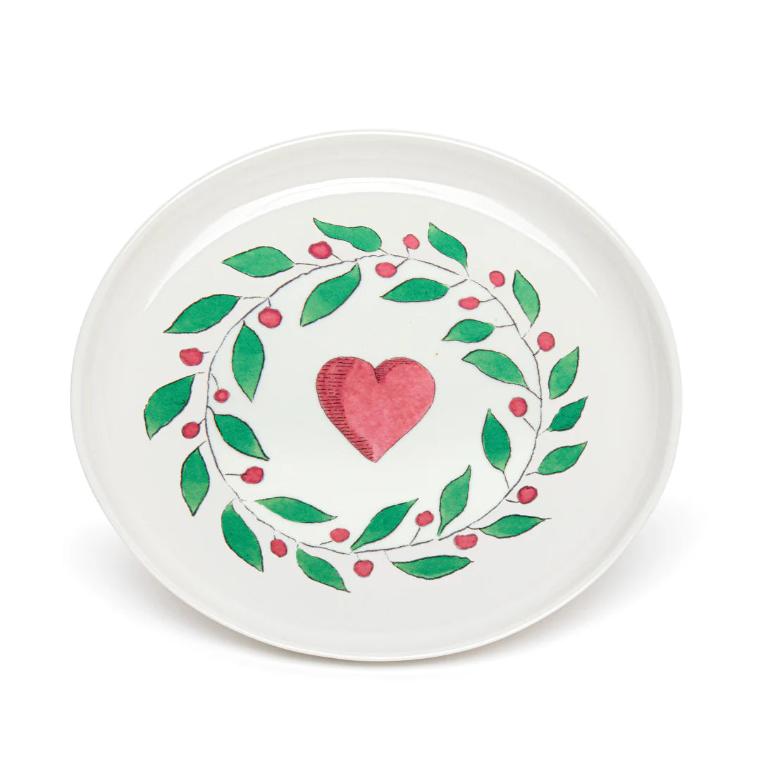 The Dessert Plate Laurel Heart by Marin Montagut offers the perfect way to enjoy a treat after a meal or during tea time. This versatile plate also works as a cheese plate.