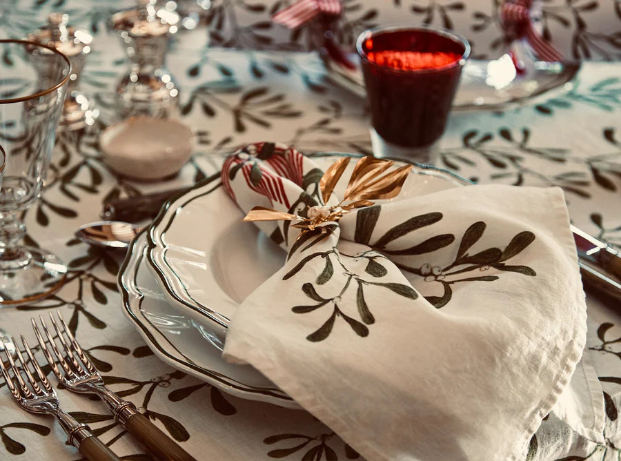 Napkin Mistletoe Kiss